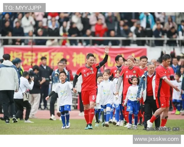 2018足球明星见面会盛况回顾与球迷互动精彩瞬间分享