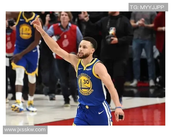 库里与足球明星粉丝的热情互动揭示了运动跨界的魅力与影响力